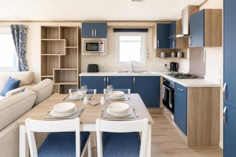 FH 6 - kitchen.jpeg