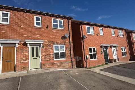 3 bed semi-detached house to rent Meadow Court, T