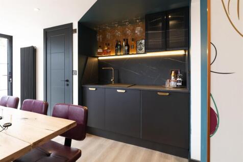 36 Yarborough Dining - Bar.jpg