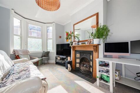 Sitting Room / Dining Room