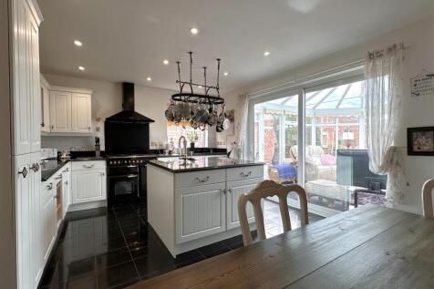 Superb Dining Kitchen 933