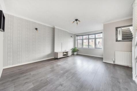 Spacious Lounge  (2)