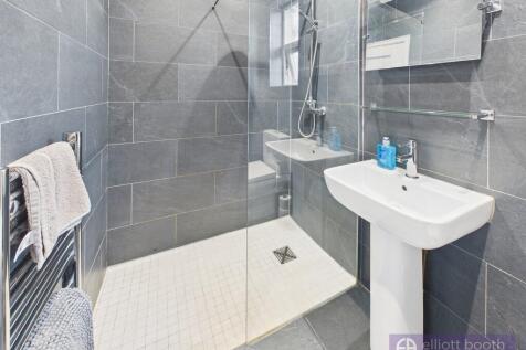 First Floor Showe...