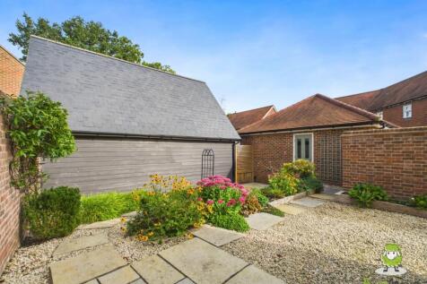 EweMove Estate Agents Basingstoke - Dovecote Way