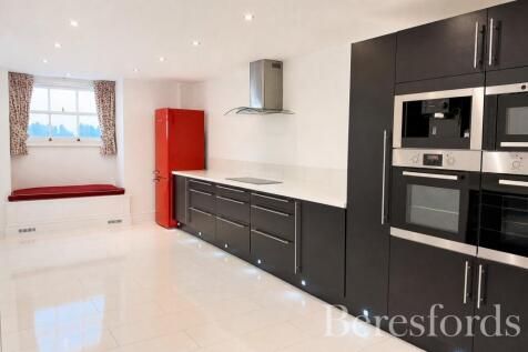 Thorndon Park, Ingrave, CM13 photo 3