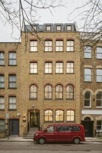 241220 18 Clerkenwell Close-02.JPG