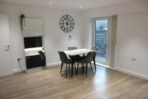 1-bed flat on Fairbank House,  Beaufort Square, London, Greater London, NW9 4FH, £1,800/mo