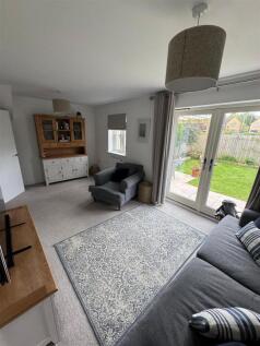 Living room 4.jpg