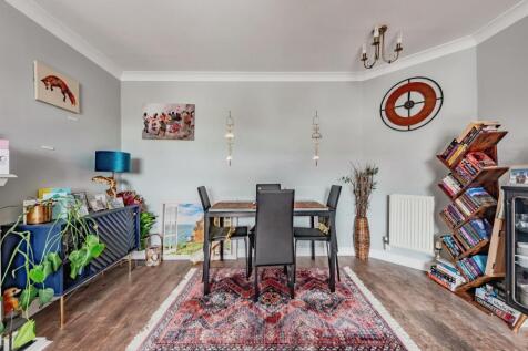 Royal earlswood estate photo 4
