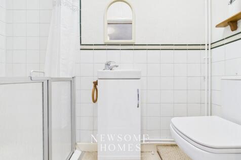 Downstairs Shower RM