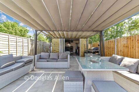 External Lifestyle Photograph