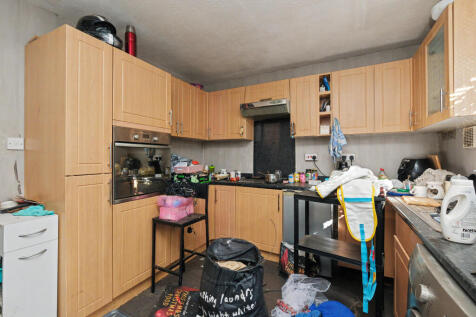 76 Ringway, Northampton, Northamptonshire  NN4 8SJ