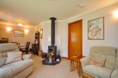 Lounge/ Dining Area