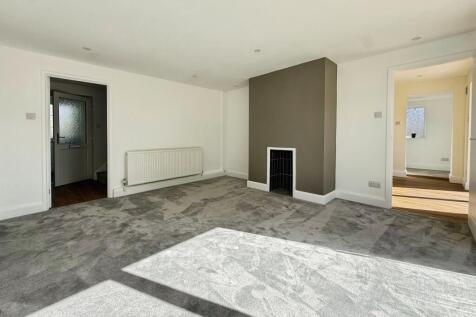Lounge &amp; Access to Kitchen/Diner