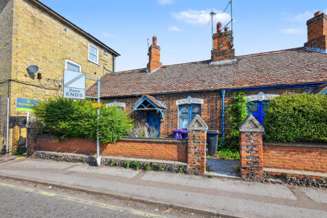 4 The Alms Houses, Queens Road, Royston SG8 7AP