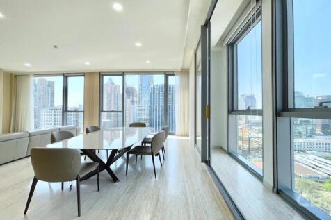 Scope Langsuan - Dining Room