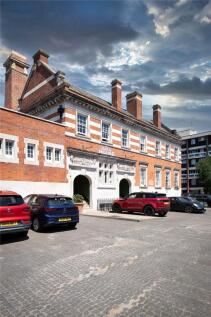 Bath House, E2