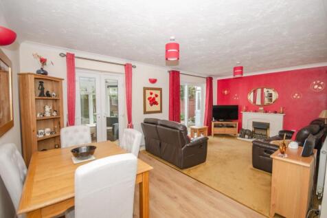 Living room pic 2.jpg