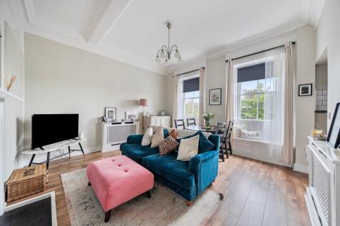 Living Room/Dining Room (1)