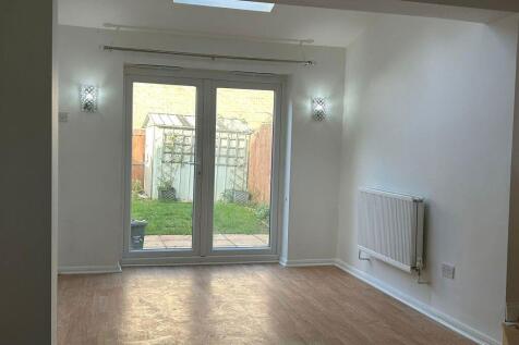 Knowlands, Highworth photo 3