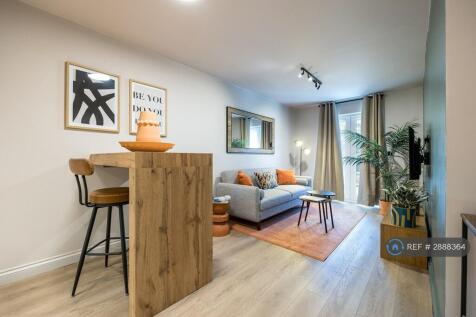 Spacious And Bright One Bedroom Garden Flat