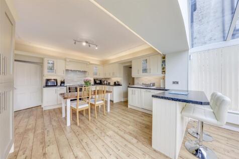 Open Plan Kitchen / Dining / Sun Room