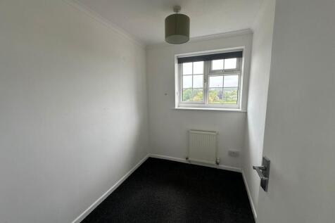 21, Hawksley Gardens, Nottingham, NG11 photo 4