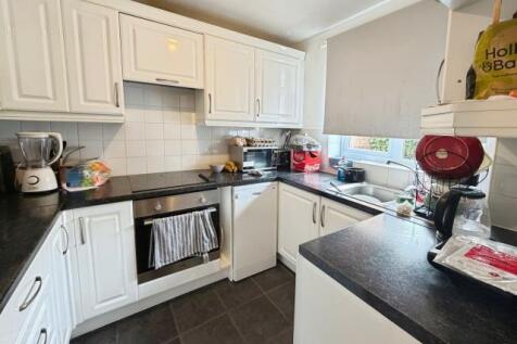 Butson Close, Newbury, RG14 photo 3