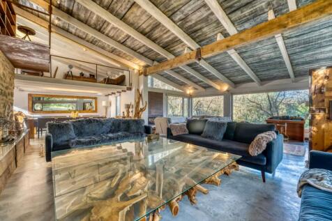 Modern country house in Cala Mesquida