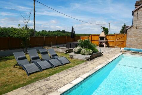 GARDENS &amp; SWIMMING POOL