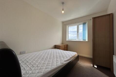 1st Bedroom (3).jpeg