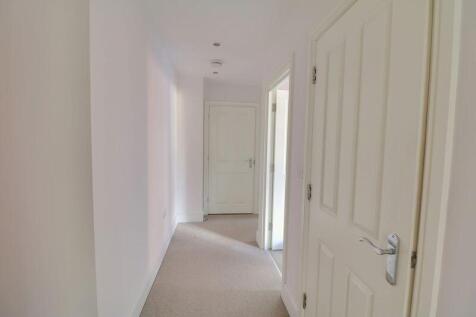 Woodcote Valley Road, West Purley photo 3
