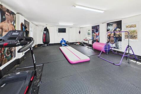 Outbuilding/ Gym