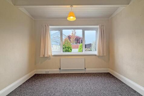 Seacroft Road 14 - Dining Area.jpg