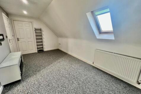 Coach House with PARKING & GARAGE - Ironwood Avenue, Desborough photo 4