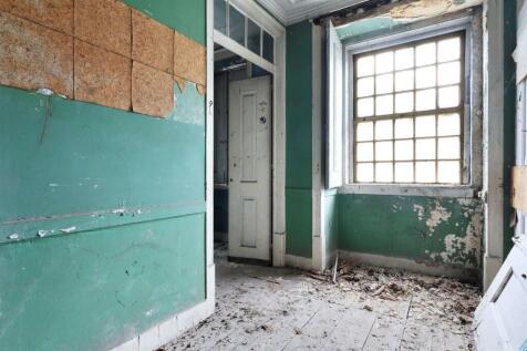 Charming Building, Estrela