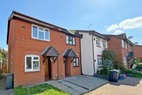 2 bed end terrace to rent Linslade Close, Hounslo