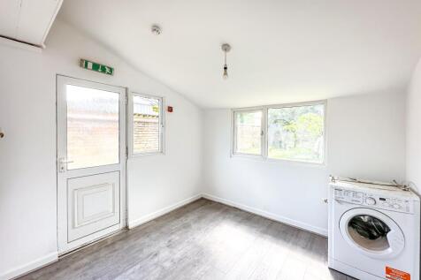 Leavesden Road, Watford, WD24 photo 3