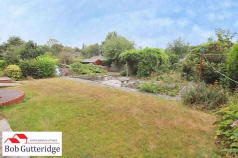 ENCLOSED REAR GARDEN