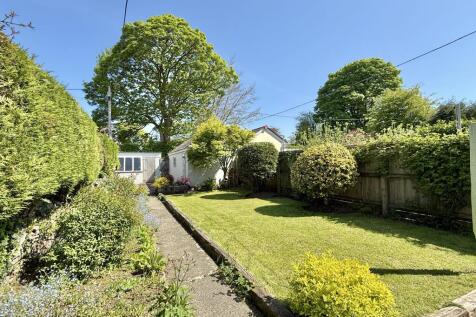 Sunny &amp; Level Rear Garden