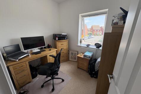 Bedroom / Office