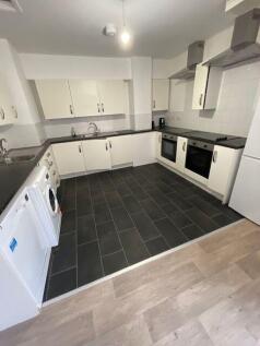 8-bed flat on Flat 4, Victoria Chambers, - The Parade, CV32 4AG, £4,800/mo
