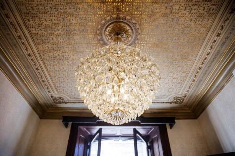 duplex-apartment-in-a-historic-old-town-buildin...