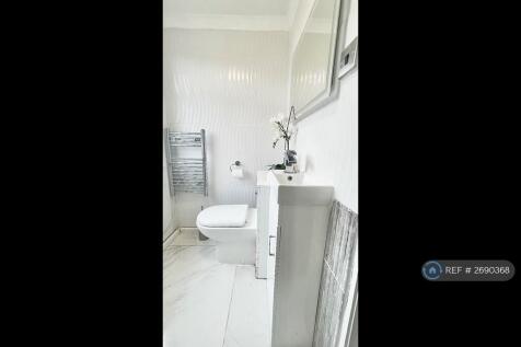 Bathroom Downstairs For Room 1 Only 