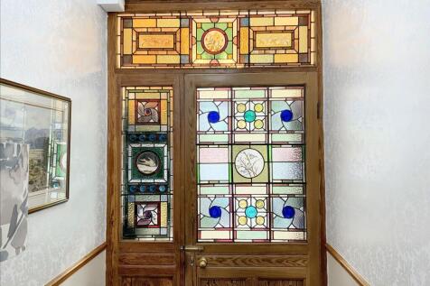 Porch glass detailing