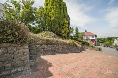 Front Garden &amp; Driveway