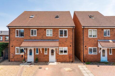 39 High Street, Burton Latimer-21.jpg