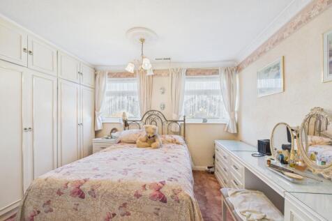 CAM02136G0-PR0494-STILL011