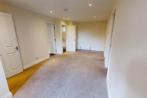 The Broadway, Haywards Heath, RH16 photo 4