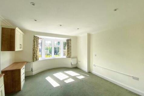 36 Terminus Ave - Bed1.jpg